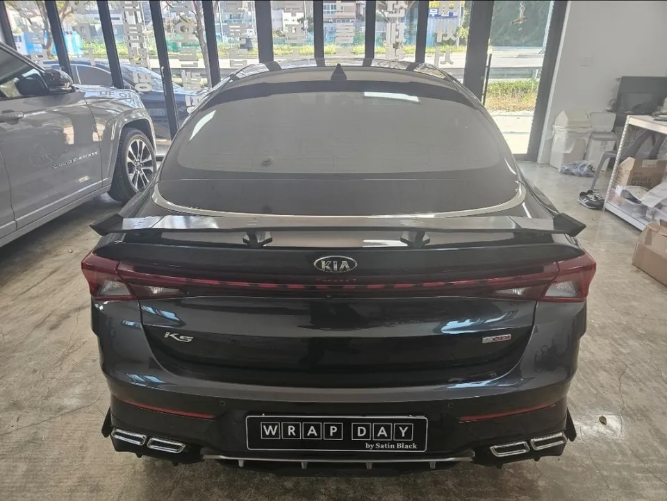 Kia K5のカーラッピング事例|クロームパーツをブラック化 施工写真 2-1