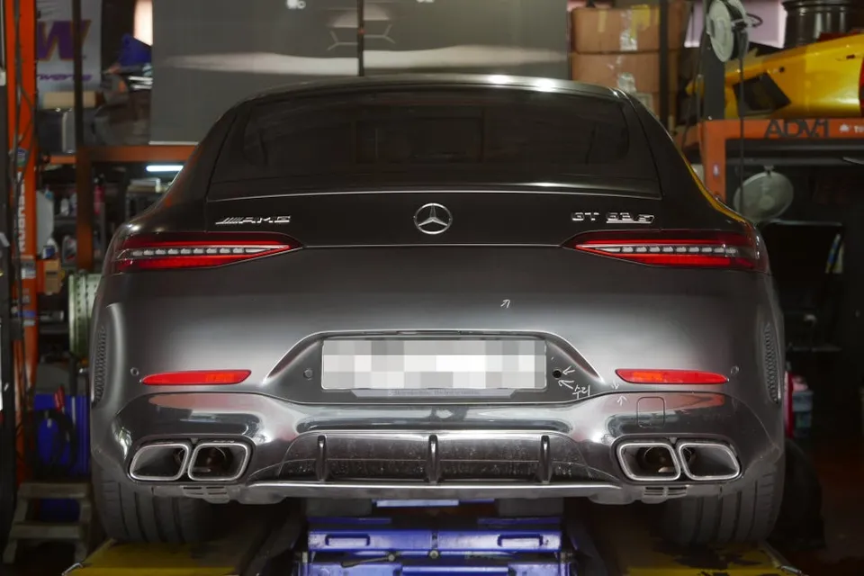 Mercedes-Benz AMG GTのホイールリペア・塗装事例 施工写真 2