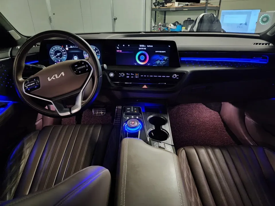 Kia K8 ambient lighting - Kia K8 Ambient Lighting Review: Brighter Interior photo 4