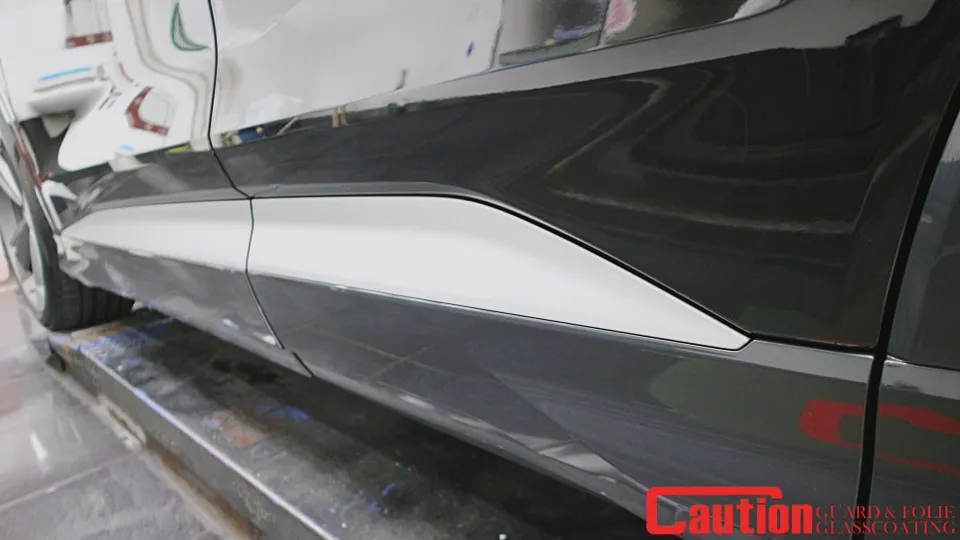 Audi Q4 e-tron vinyl wrap - Audi Q4 e-tron Vinyl Wrap Review: Cost & Results photo 3