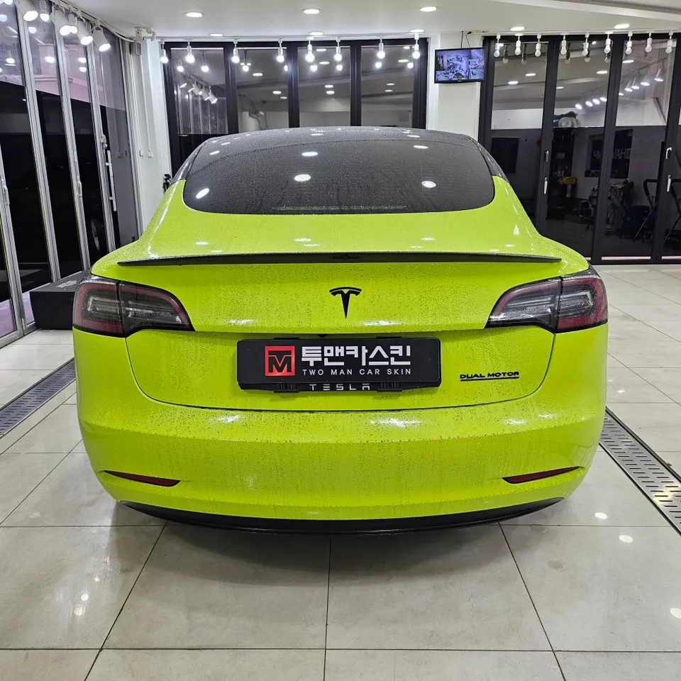 Tesla Model 3のカーラッピング事例|費用目安・注意点 施工写真 3-1