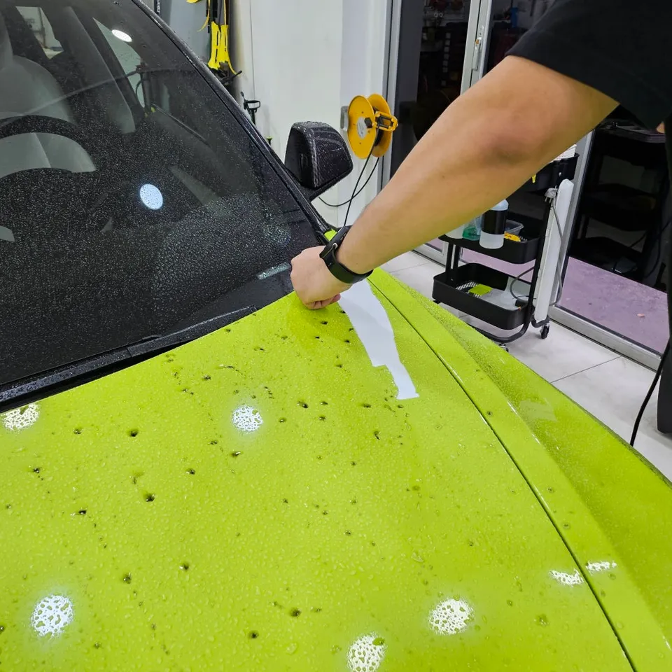 Tesla Model 3のカーラッピング事例|費用目安・注意点 施工写真 3-2