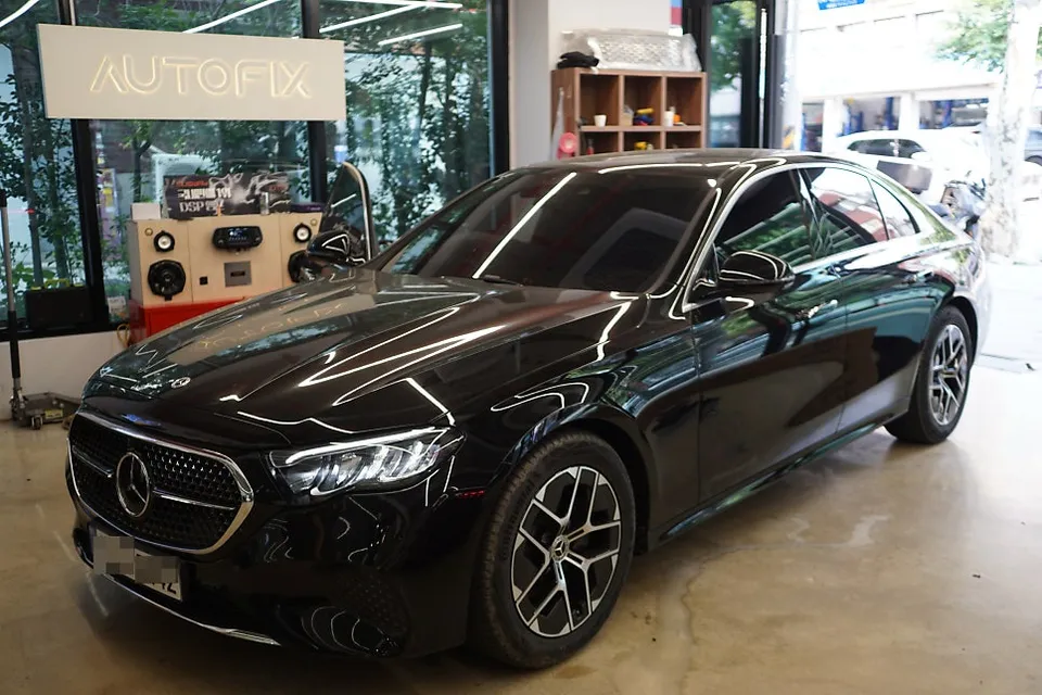 Mercedes-Benz E-Class W214 ambient lighting installation result