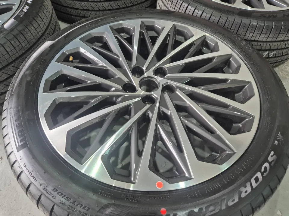 Hyundai Palisadeのホイールリペア・塗装事例 施工写真 3-1