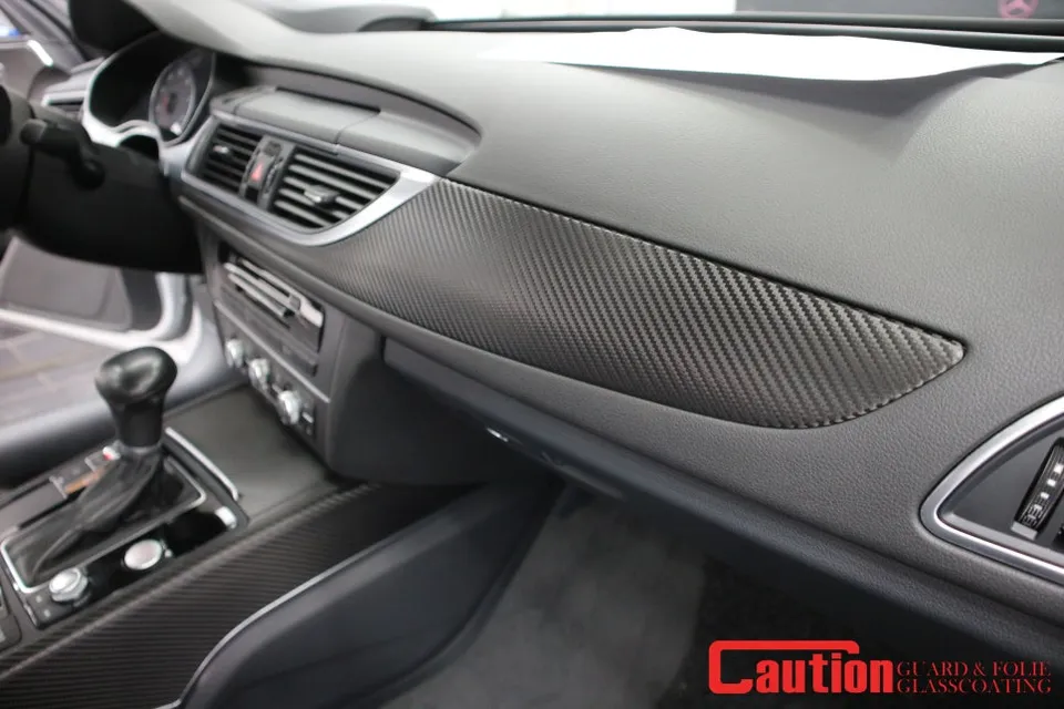 Audi A6のカーラッピング事例｜無光カーボン調インテリア 施工写真 3-2
