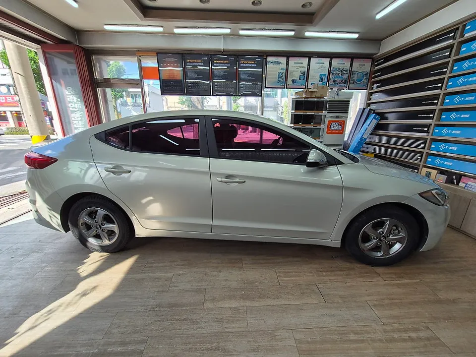 Hyundai Elantraのカーフィルム施工事例｜費用目安・仕上がり 施工写真 3