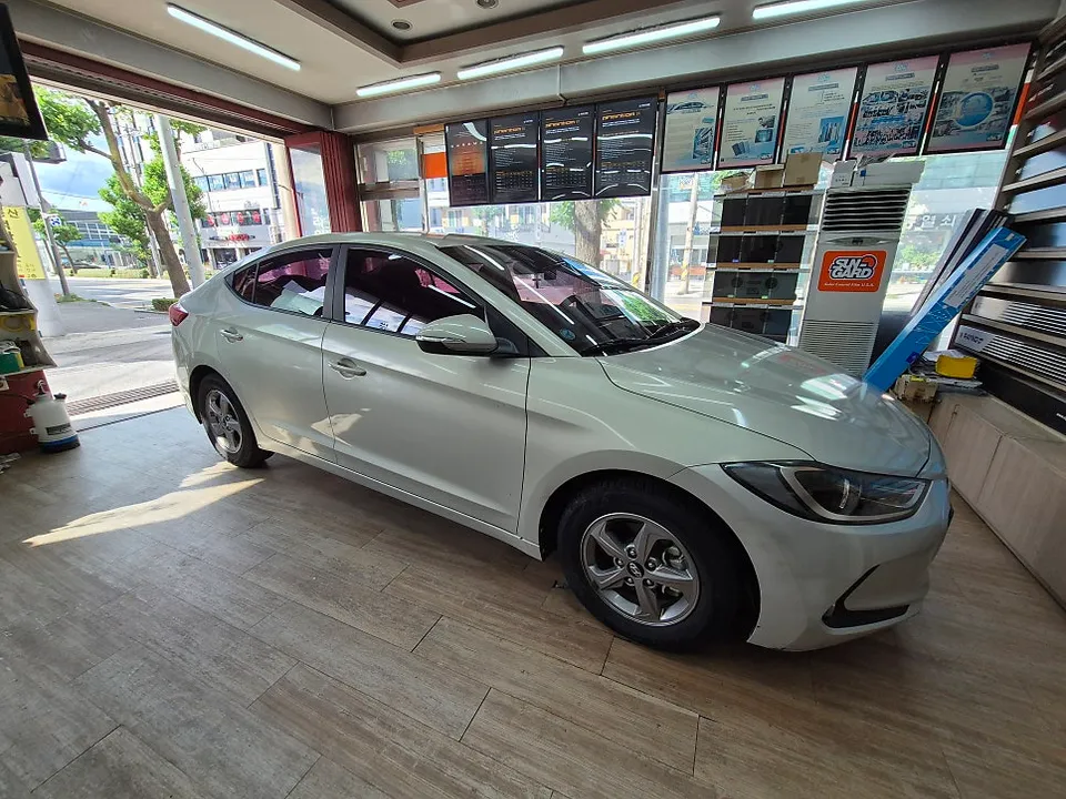 Hyundai Elantraのカーフィルム施工事例｜費用目安・仕上がり 施工写真 4