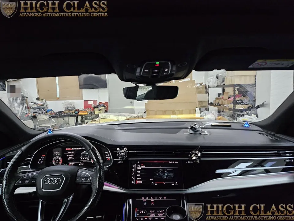 Audi Q8のカーオーディオ施工事例 施工写真 1-2