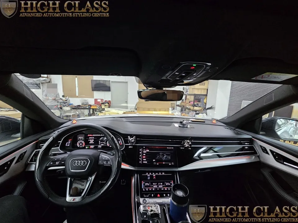 Audi Q8のカーオーディオ施工事例 施工写真 2-2