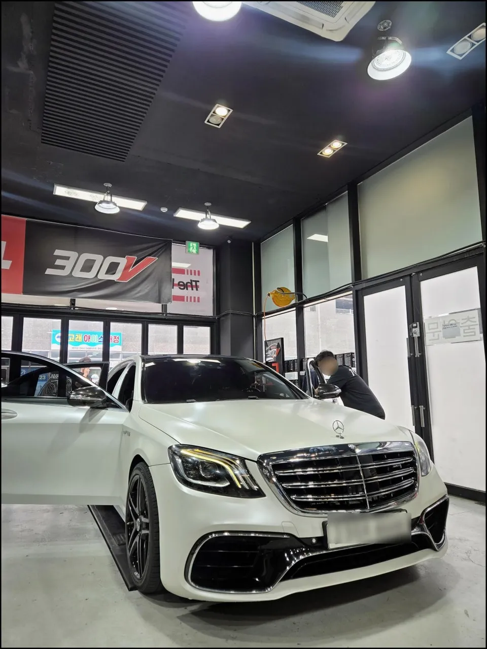 Mercedes-Benz Ambient Lighting Upgrade Review photo 2