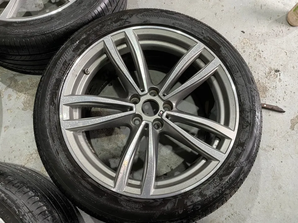 BMW 6GT wheel repair - BMW 6GT Wheel Repair & Painting Review - Gloss Black Finish photo 3