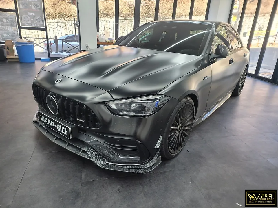 Mercedes-Benz Cクラス W205のカーラッピング事例|費用目安・仕上がり 施工写真 1-2