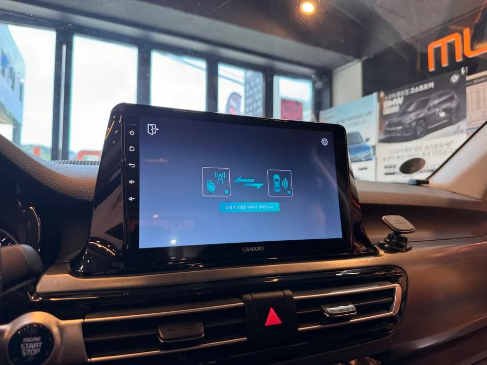 KiaのAndroid Auto・CarPlay取付事例 施工写真 1-3