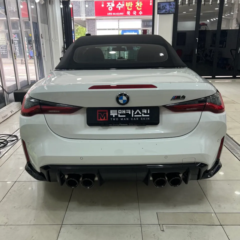BMW M4 G82のカーラッピング事例|サテンブラックの高級感 施工写真 2-2