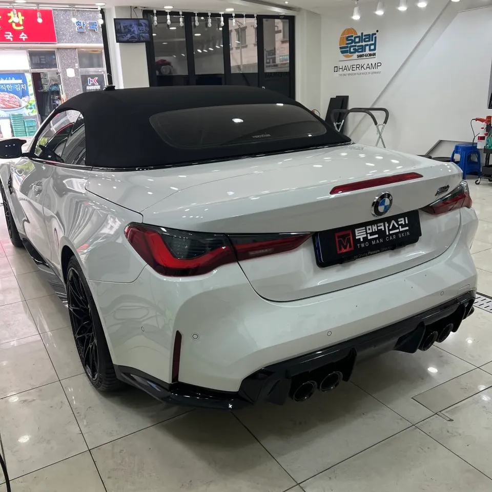 BMW M4 G82のカーラッピング事例|サテンブラックの高級感 施工写真 3-2