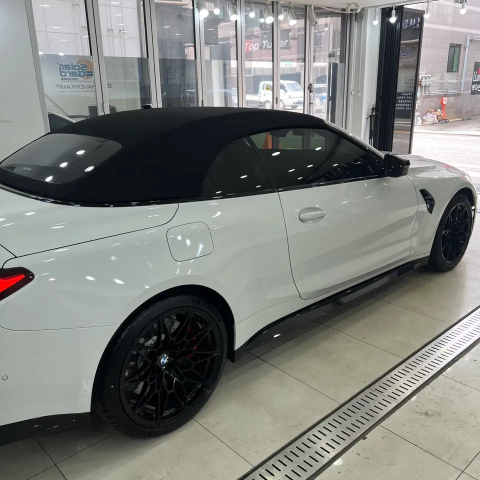 BMW M4 G82のカーラッピング事例|サテンブラックの高級感 施工写真 2-3