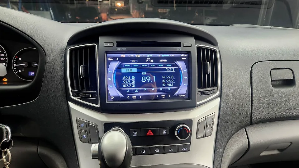 Hyundai StarexのAndroid Auto・CarPlay取付事例 施工写真 1-3