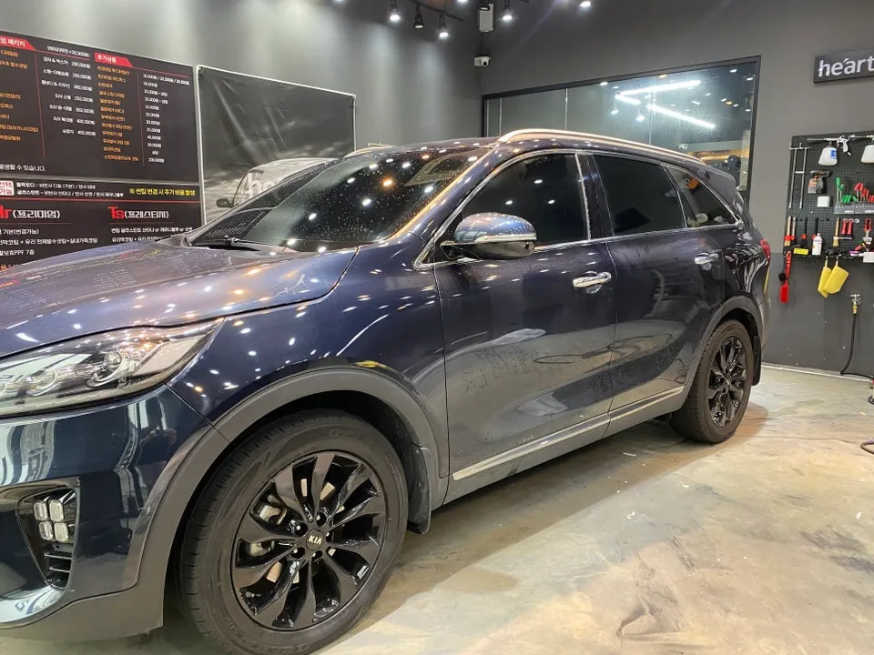Kia Sorento UMのガラスコーティング事例 施工写真 2