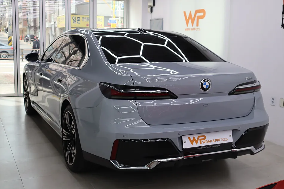 BMW 7 Series Vinyl Wrap Review: Brooklyn Grey Two-Tone & Black PP photo 2