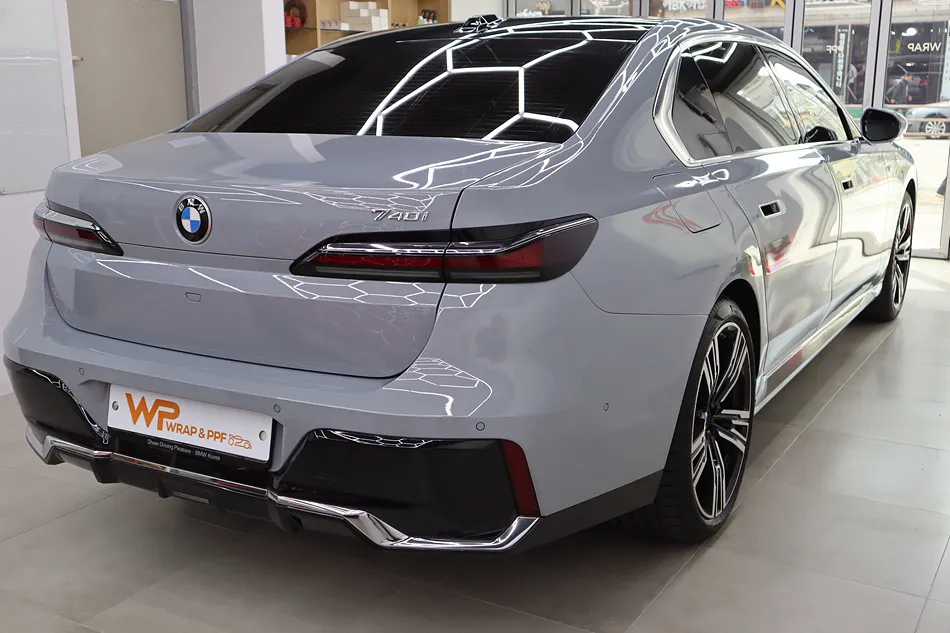 BMW 7 Series vinyl wrap - BMW 7 Series Vinyl Wrap Review: Brooklyn Grey Two-Tone & Black PP photo 3