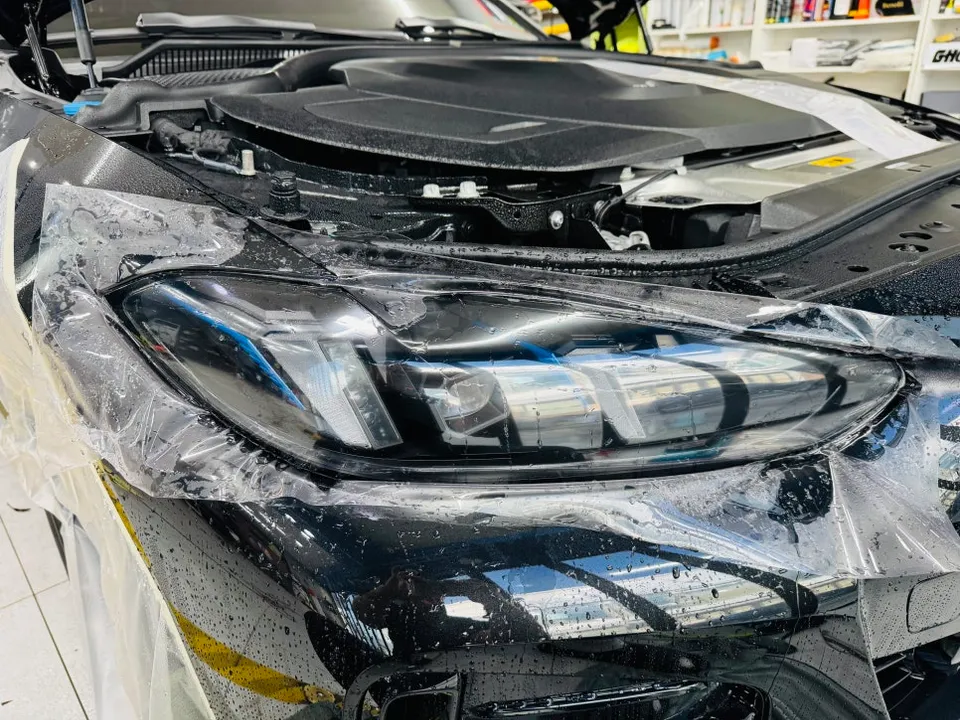 BMW i4 PPF施工事例｜ヘッドライト・ホイールのカスタム 施工写真 3