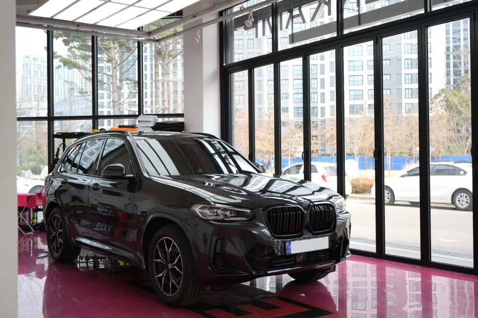 BMW X3のドラレコ取付事例｜費用目安と仕上がり 写真