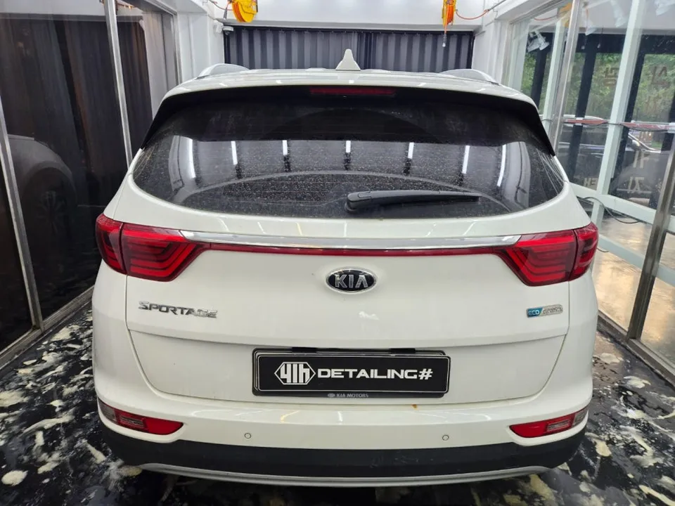 Kia Sportageのガラスコーティング事例|費用目安・仕上がり 施工写真 3-1