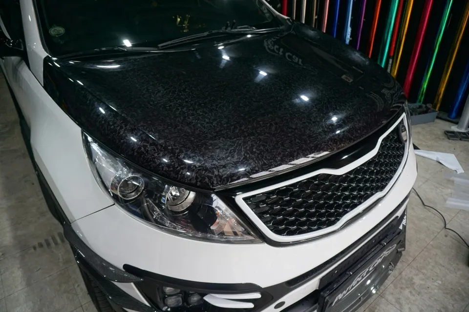 Kia Sportage Rのカーラッピング事例|フォージドカーボン風 施工写真 2-2