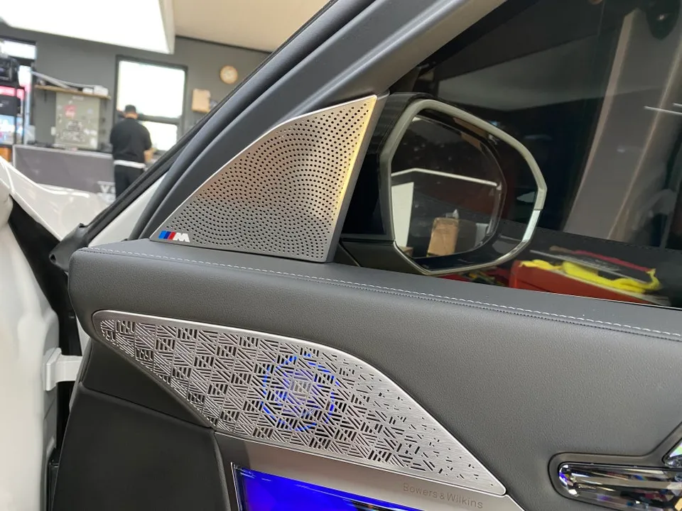 BMW 7 Series G70 ambient lighting - BMW 7 Series G70 Ambient Lighting Review: Cost & Results photo 4