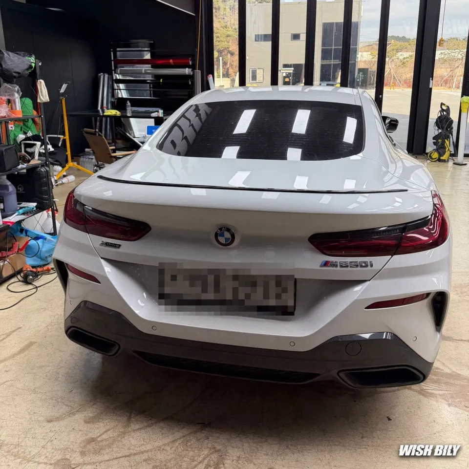 BMW 8 Seriesのカーラッピング事例｜無光カーボン調 施工写真 3-1