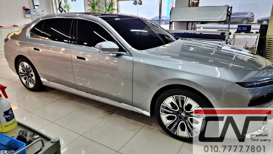 BMW 7 Seriesのカーフィルム施工事例｜費用目安・仕上がり 施工写真 3-3