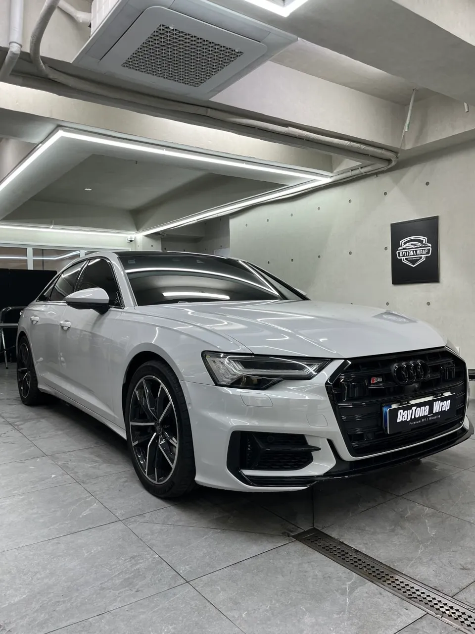 Audi A6 vinyl wrap - Audi A6 Vinyl Wrap Review: Volcano Gray High Gloss Transformation photo 6