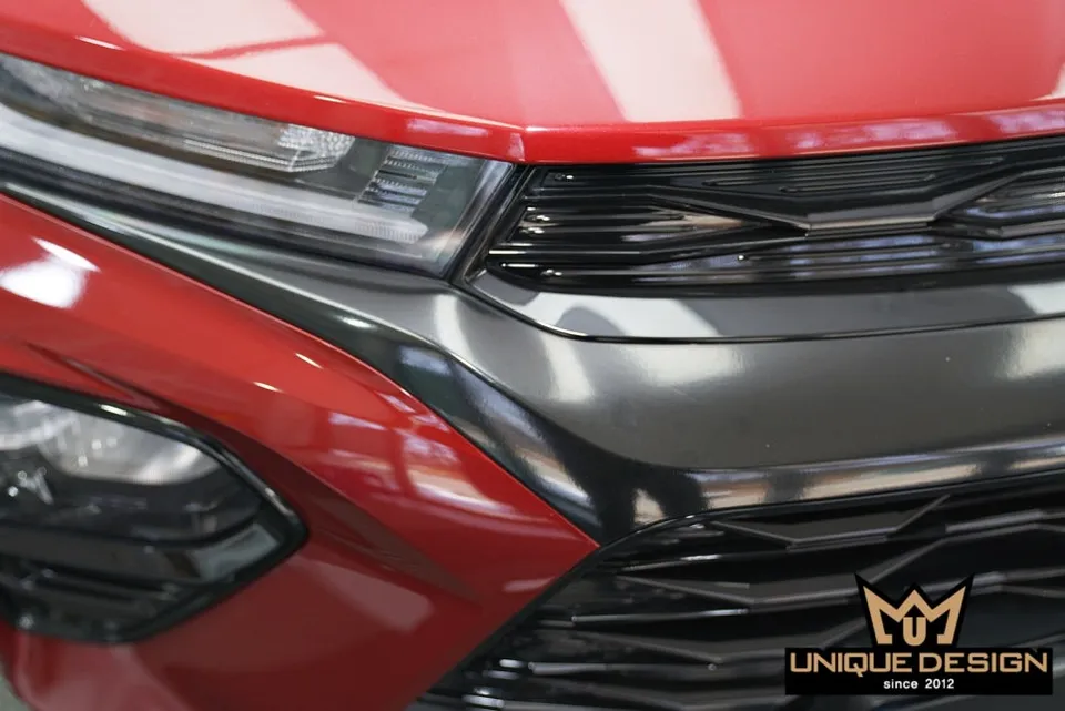 Chevrolet Trailblazer vinyl wrap - Chevrolet Trailblazer Grille Wrap Review: 3D Carbon Redo photo 4