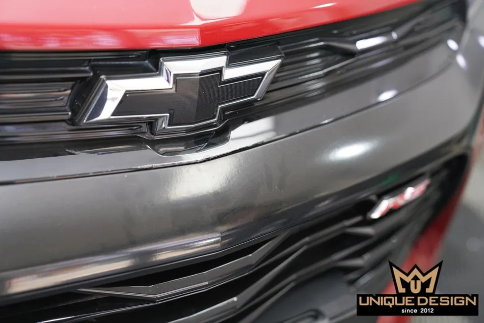 Chevrolet Trailblazer vinyl wrap - Chevrolet Trailblazer Grille Wrap Review: 3D Carbon Redo photo 5