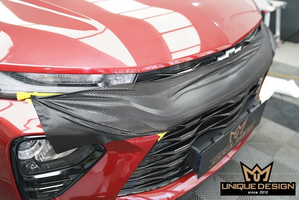 Chevrolet Trailblazer vinyl wrap - Chevrolet Trailblazer Grille Wrap Review: 3D Carbon Redo photo 7