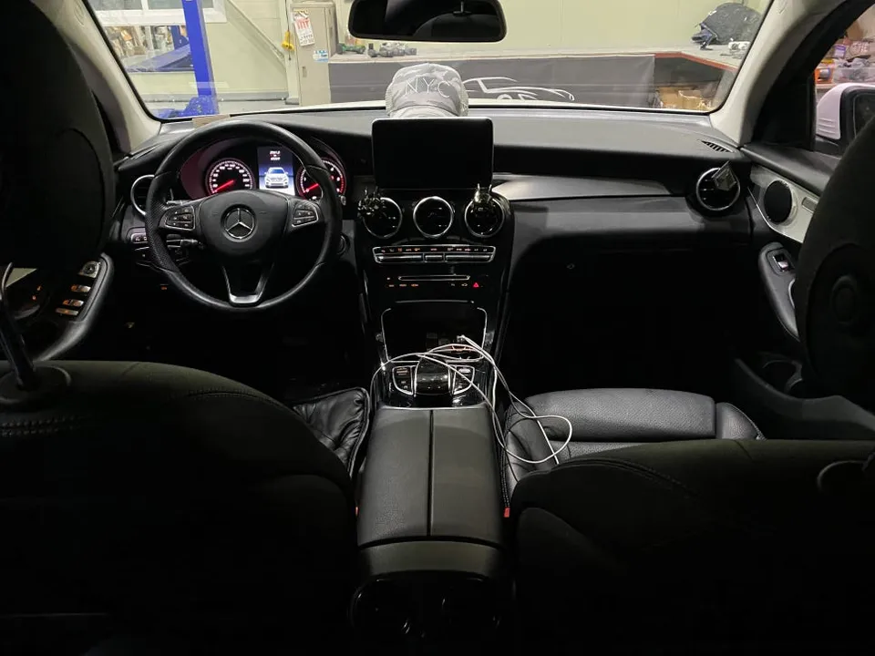 Mercedes-Benz GLC Ambient Lighting Review — 64-Color Interior Upg photo 2