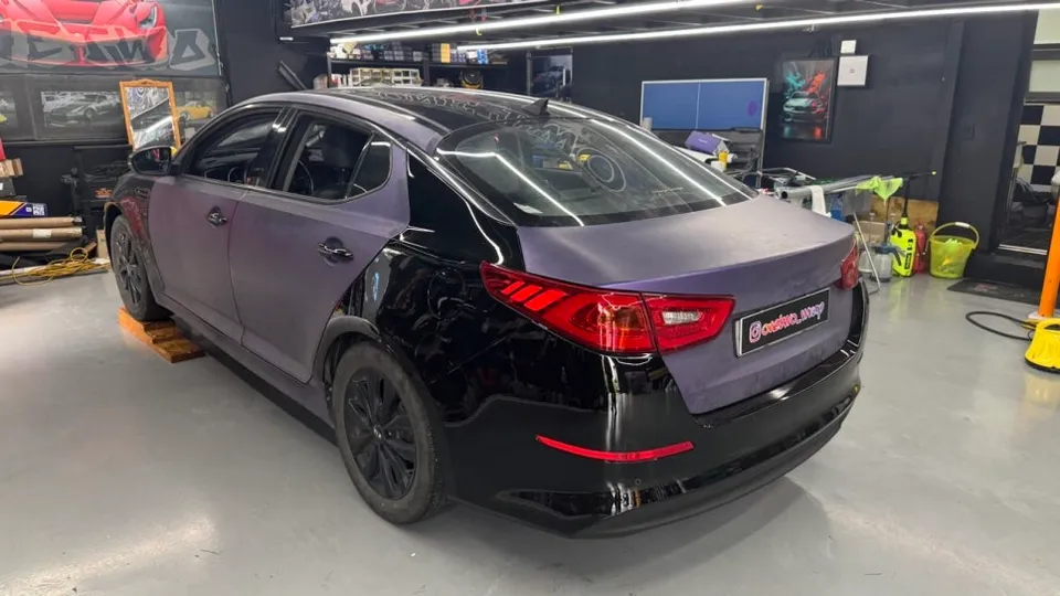 Kia K3のカーラッピング事例|パールブラックの高級感 施工写真 2-2