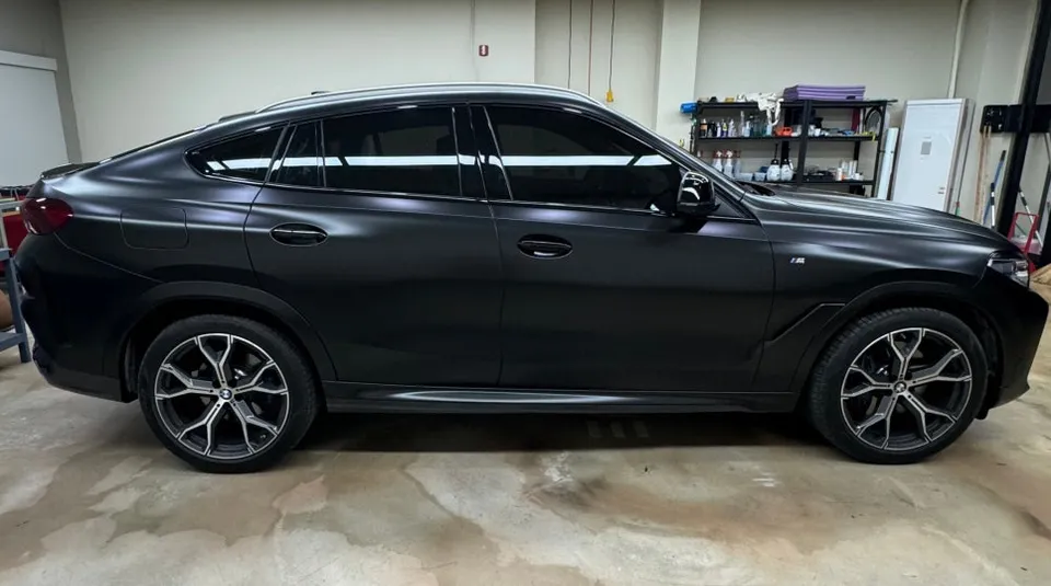 BMW X6 vinyl wrap - BMW X6 Vinyl Wrap Review: Avery Satin Black Full Wrap photo 4