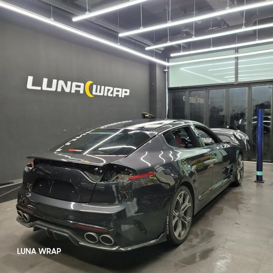 Kia Stingerのカーラッピング事例｜費用目安・仕上がり 施工写真 3-2
