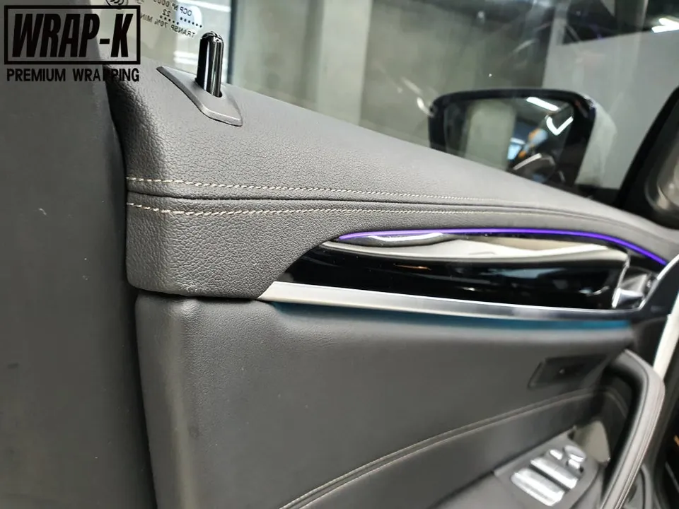 BMW 5 Series G30のカーラッピング事例|内装カスタム 施工写真 2-1
