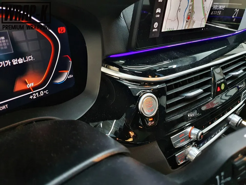 BMW 5 Series G30のカーラッピング事例|内装カスタム 施工写真 3-2