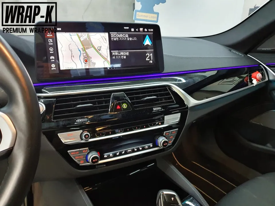 BMW 5 Series G30のカーラッピング事例|内装カスタム 施工写真 4-2