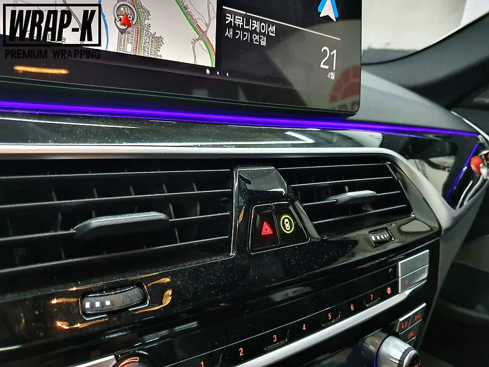 BMW 5 Series G30のカーラッピング事例|内装カスタム 施工写真 1-3