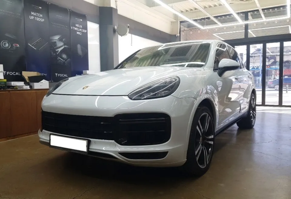 PorscheのAndroid Auto・CarPlay取付事例 施工写真 2
