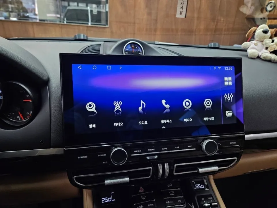 PorscheのAndroid Auto・CarPlay取付事例 施工写真 3