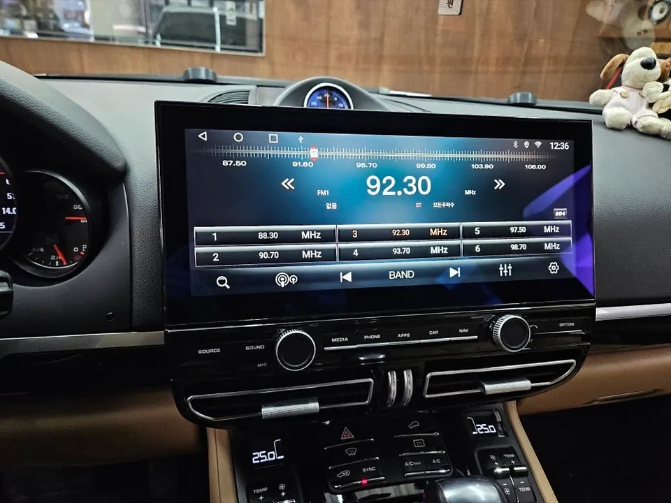 PorscheのAndroid Auto・CarPlay取付事例 施工写真 6