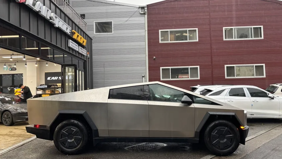 Tesla CybertruckのPPF施工事例 施工写真 1