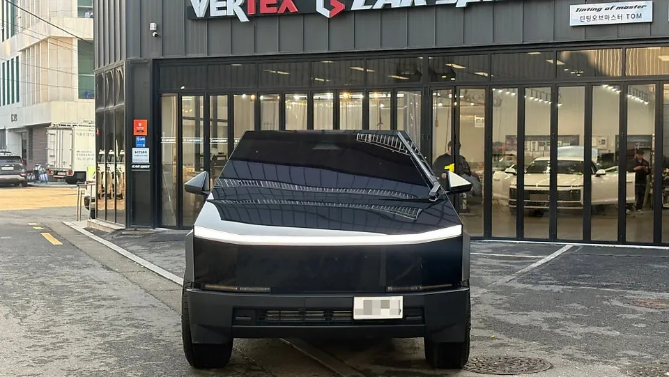Tesla CybertruckのPPF施工事例 写真
