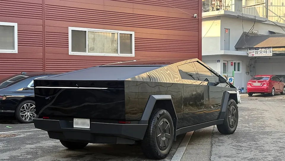 Tesla CybertruckのPPF施工事例 施工写真 6