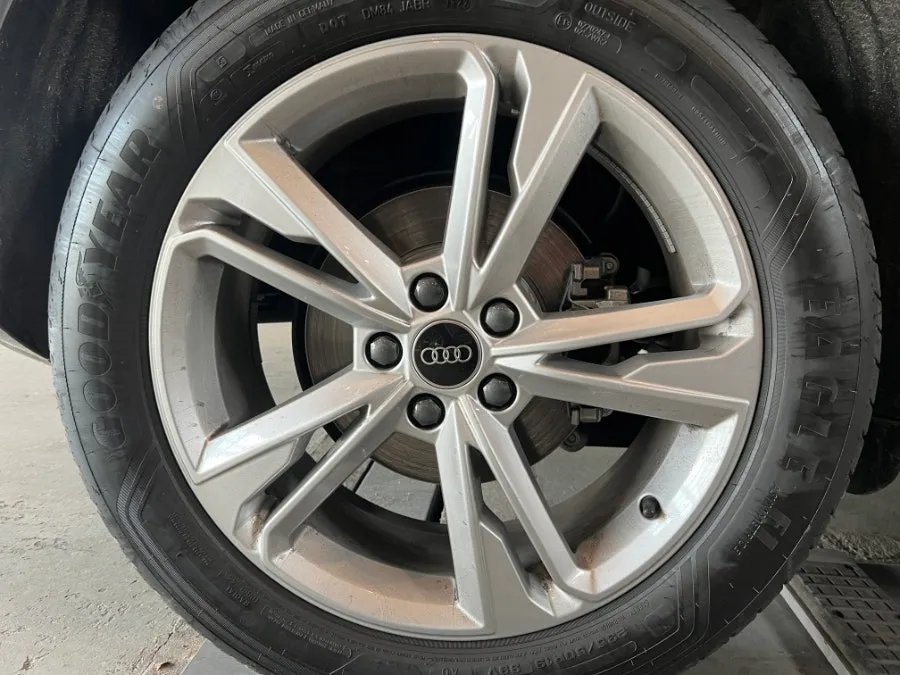 Audi Q3のホイールリペア・塗装事例 施工写真 4-1